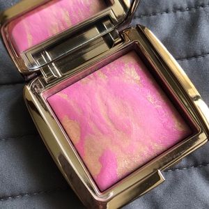 Hourglass Ambient Lighting Blush